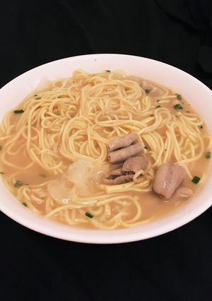 100円ローソンで大盛モツ豚骨ラーメン-レシピのメイン写真