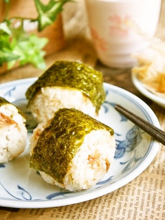贅沢気分!鮪節de風味豊かな旨味おにぎり-レシピのメイン写真