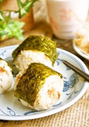 贅沢気分！鮪節de風味豊かな旨味おにぎり-レシピのメイン写真