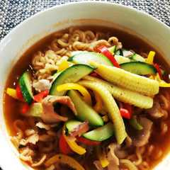 A picture of 辛ラーメンに春野菜のせ.