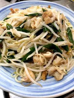 鶏皮、もやしでアジアン焼きそば風パスタ-レシピのメイン写真