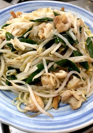 鶏皮、もやしでアジアン焼きそば風パスタ-レシピのメイン写真
