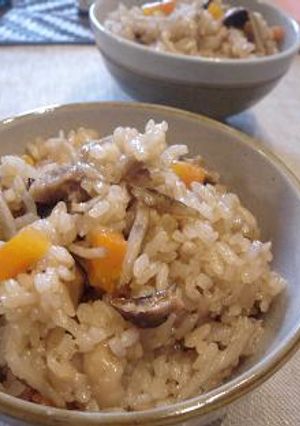 烏龍茶香る★ツヤツヤ中華風炊き込みご飯-レシピのメイン写真