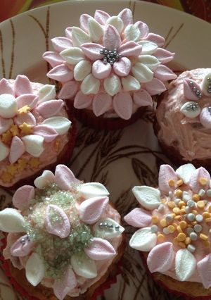 ミニマシュマロでお花のカップケーキ-レシピのメイン写真