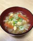 打ち豆入り白菜と人参の味噌汁