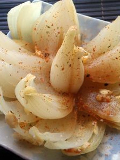 丸ごとレンチン玉ねぎ♪マヨ七味しょうゆ味-レシピのメイン写真