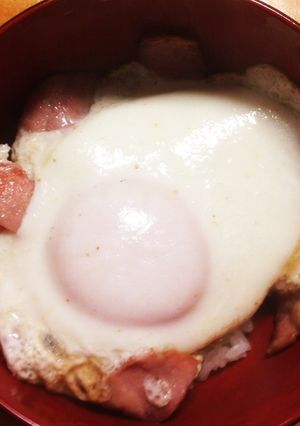 チャチャッと作る^_^ベーコンエッグ丼-レシピのメイン写真
