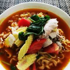 A picture of 辛ラーメンに酢いれてまろやかに.
