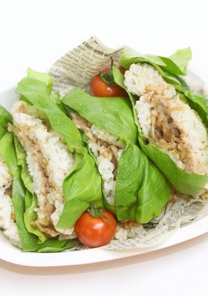 サラダ菜で肉ツナマヨおにぎらず-レシピのメイン写真