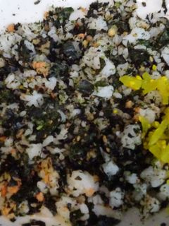 鮮烈コンビニおにぎり混ぜご飯-レシピのメイン写真