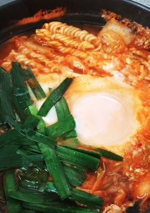 一人ご飯に♪プデチゲ風ラーメン-レシピのメイン写真