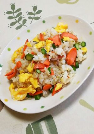 鮭とアスパラの彩りチャーハン-レシピのメイン写真