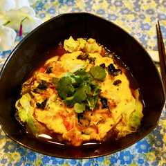 รูปของ 春キャベツと海老入り卵焼きの辛ラーメン