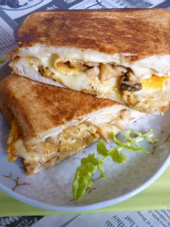 エリンギ卵焼き+チーズのホットサンド-レシピのメイン写真