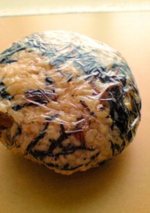混ぜるだけ♪ひじきの煮物でひじきおにぎり-レシピのメイン写真
