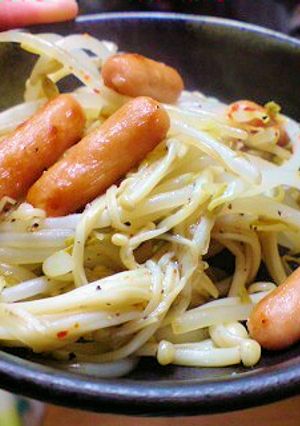 朝食やお弁当に♪ポークビッツともやし炒め-レシピのメイン写真