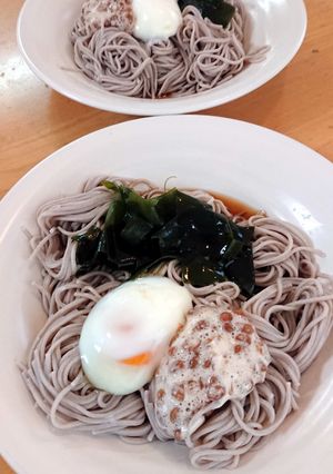 超簡単な温玉・納豆・ワカメそば♪-レシピのメイン写真