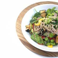 รูปของ 野菜たっぷり蕎麦サラダ