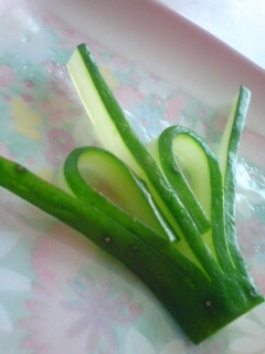 ☆キュウリの簡単おっしゃれ~な飾り切り☆-レシピのメイン写真