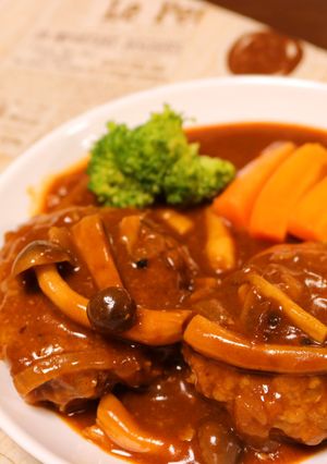 【人気】簡単！ふわふわ煮込みハンバーグ-レシピのメイン写真
