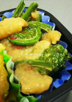 鶏皮とコゴミのピリッと味噌炒め-レシピのメイン写真