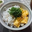 簡単☆甘酢生姜で万能寿司めし①卵しらす丼