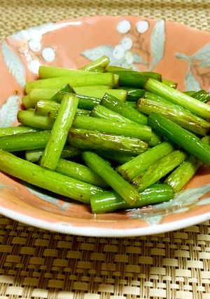 シンプル！ニンニクの芽のごま油炒め-レシピのメイン写真
