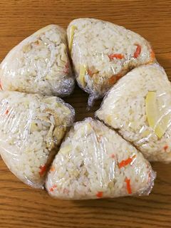 春の訪れ、筍ご飯とタケノコおにぎり-レシピのメイン写真