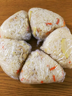春の訪れ、筍ご飯とタケノコおにぎり-レシピのメイン写真
