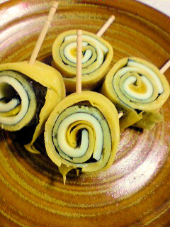くるくる巻くだけ♪薄焼き卵の海苔チーズ-レシピのメイン写真