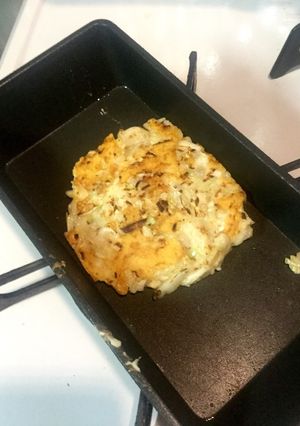 餃子の残り具材で中華風チーズお好み焼き！-レシピのメイン写真