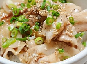 玉ねぎと豚バラの塩豚丼-レシピのメイン写真