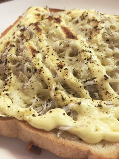 コショウ好きのしらすトースト-レシピのメイン写真