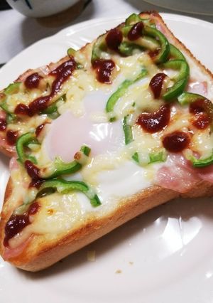 超簡単！半熟卵のピザトースト-レシピのメイン写真