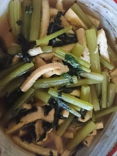 フキの胡麻油炒め♥️葉っぱも煮浸し-レシピのメイン写真