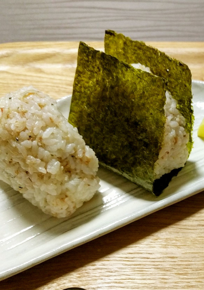しらすと梅のウマウマおにぎり-レシピのメイン写真