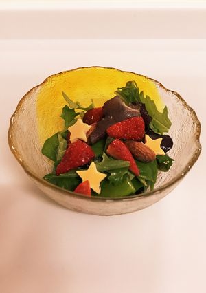 ❁苺とアーモンドとベビーリーフのサラダ❁-レシピのメイン写真