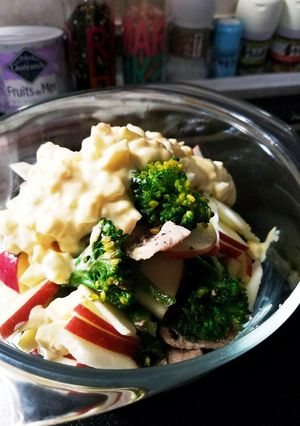 簡単♪りんごとブロッコリーと豚肉のサラダ-レシピのメイン写真