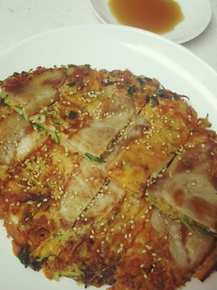 キムチと豆苗と豚肉とチ—ズのチヂミ-レシピのメイン写真