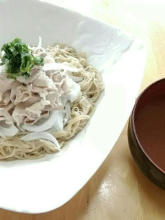 ふるる冷麺で 豚しゃぶのせ梅入りスープ-レシピのメイン写真
