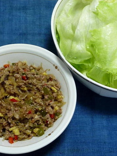 五香粉風味、豚ひき肉炒めのレタス包み-レシピのメイン写真