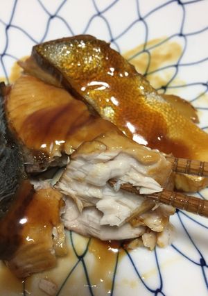 すき焼きのタレで作る、簡単ブリの照り焼き-レシピのメイン写真