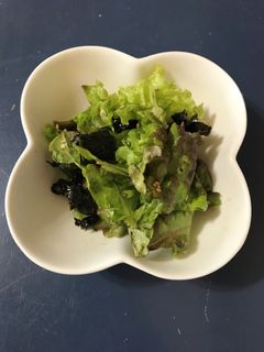 朝食の定番☆レタス海苔のりサラダ-レシピのメイン写真