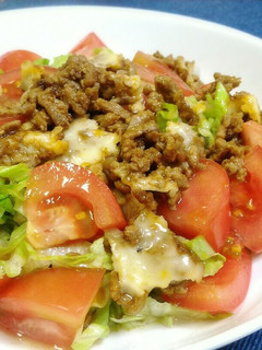 トマトとレタスのチーズon挽き肉サラダ-レシピのメイン写真