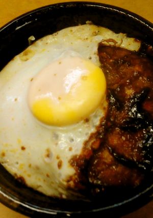 簡単昼食　マルシンハンバーグでロコモコ丼-レシピのメイン写真
