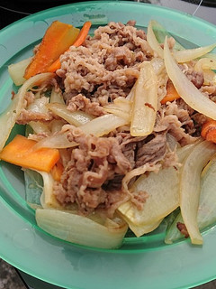 牛肩ロース肉と人参と玉ねぎの醤油炒め-レシピのメイン写真