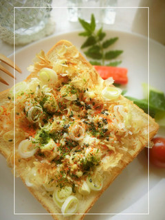胡麻香る❀たっぷり葱の胡麻塩トースト-レシピのメイン写真