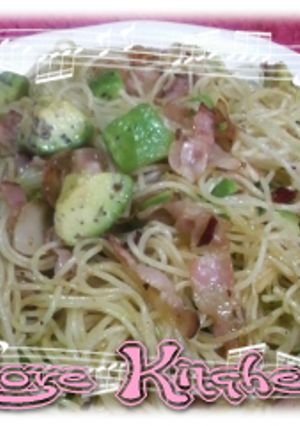 アボカドとベーコンのペペロンチーノ-レシピのメイン写真