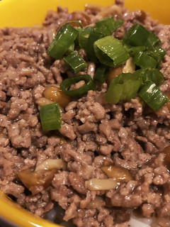 ひき肉となめこのしょうがじょうゆ炒め丼-レシピのメイン写真