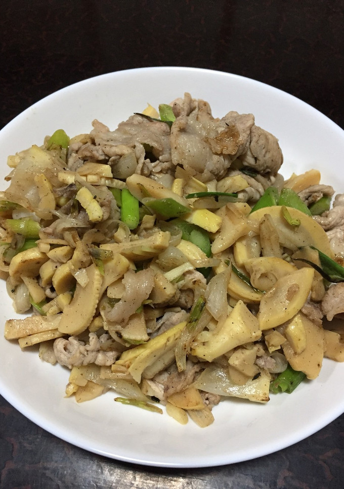 生ニンニクと豚肉とタケノコの塩胡椒炒め-レシピのメイン写真